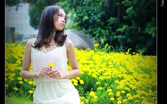 美女抓胸乳摇爆衣动态图